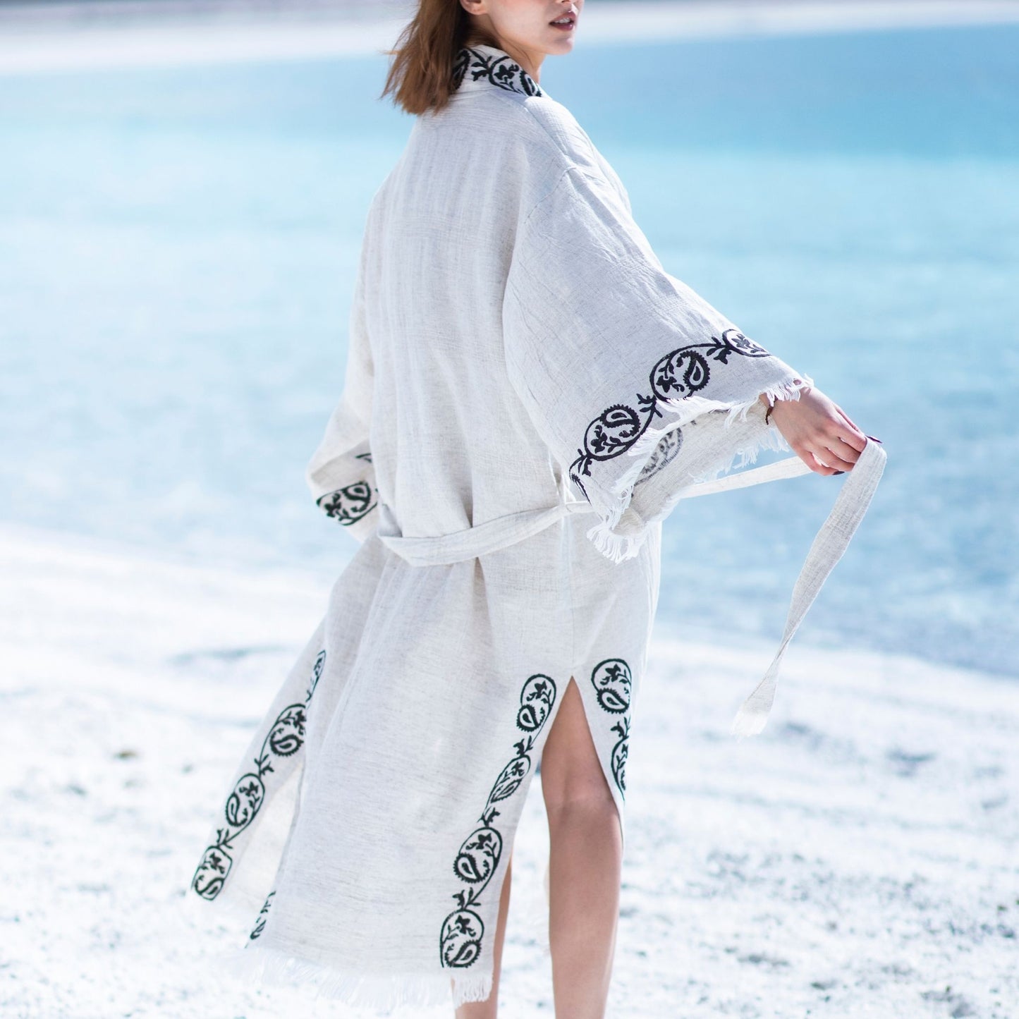 Gaia – Kimono Femme en Coton & Bambu Écru, Élégance Artisanale
