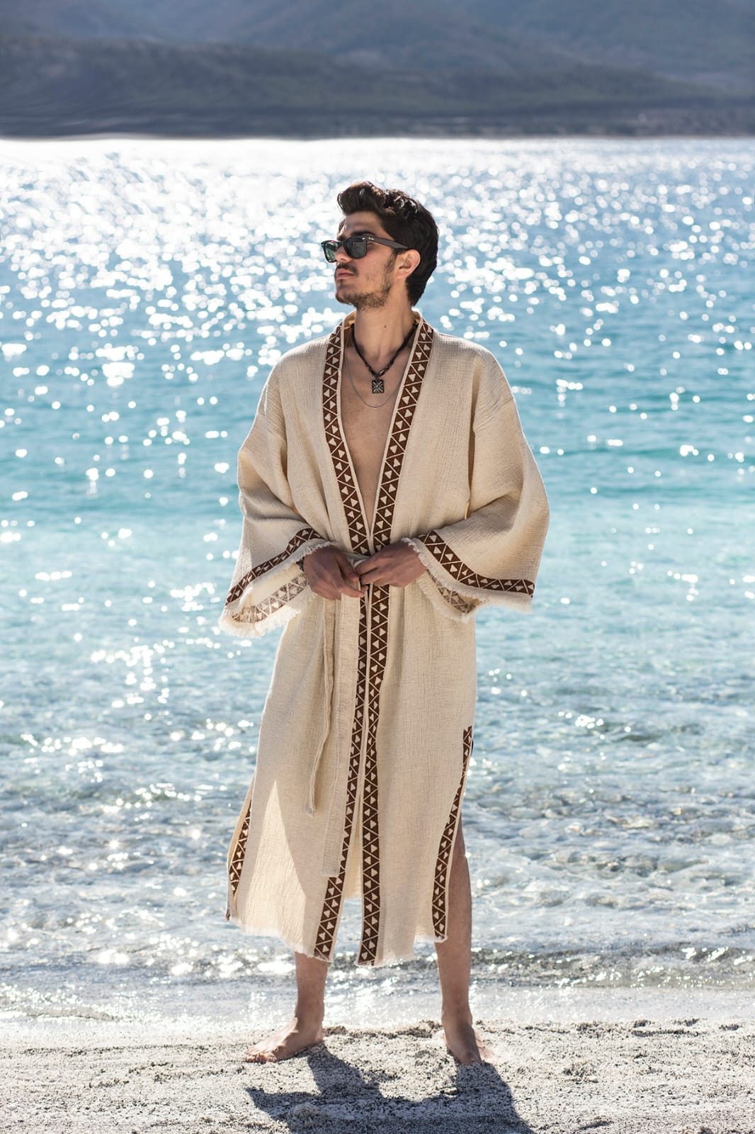 Kimono Homme Ares Écru – Coton & Chanvre | Élégance Naturelle & Artisanat Authentiquee naturelle & artisanat authentique