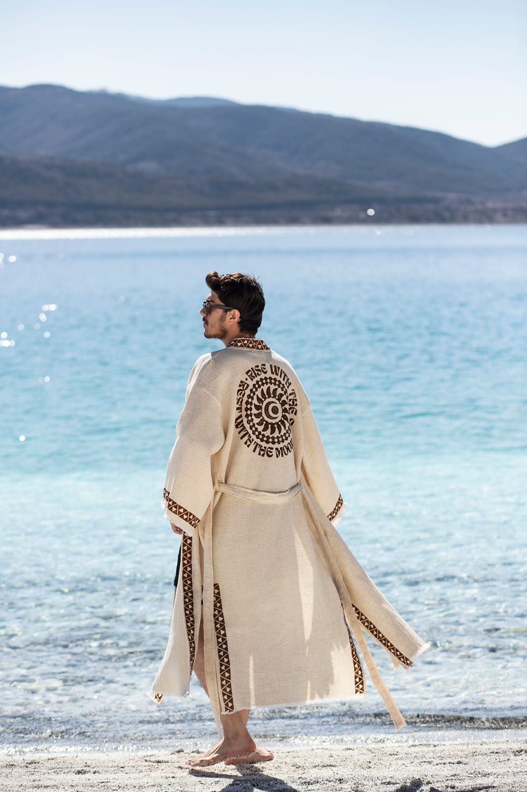 Kimono Homme Ares Écru – Coton & Chanvre | Élégance Naturelle & Artisanat Authentiquee naturelle & artisanat authentique