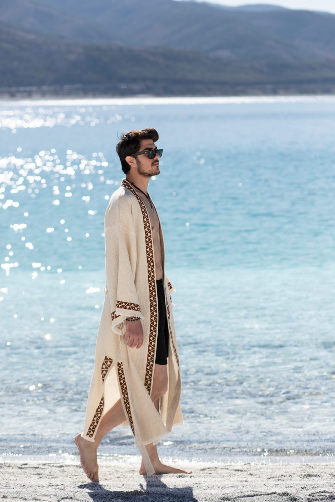 Kimono Homme Ares Écru – Coton & Chanvre | Élégance Naturelle & Artisanat Authentiquee naturelle & artisanat authentique