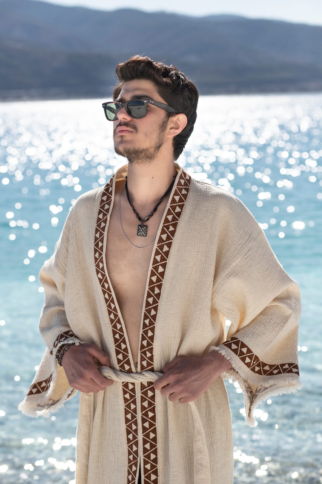Kimono Homme Ares Écru – Coton & Chanvre | Élégance Naturelle & Artisanat Authentiquee naturelle & artisanat authentique