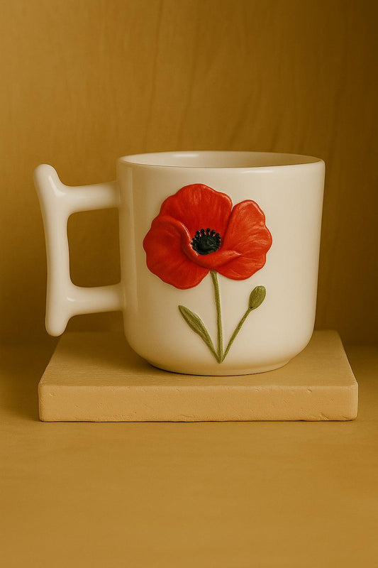 Tasse en céramique artisanale – Fleur coquelicot en relief, fait main