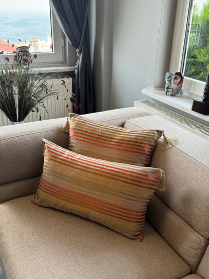 Housse de Coussin ELLA en Satin Rayé – Finition Brillante & Élégance Moderne