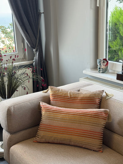 Housse de Coussin ELLA en Satin Rayé – Finition Brillante & Élégance Moderne