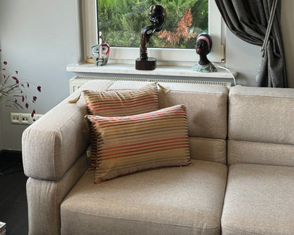 Housse de Coussin ELLA en Satin Rayé – Finition Brillante & Élégance Moderne