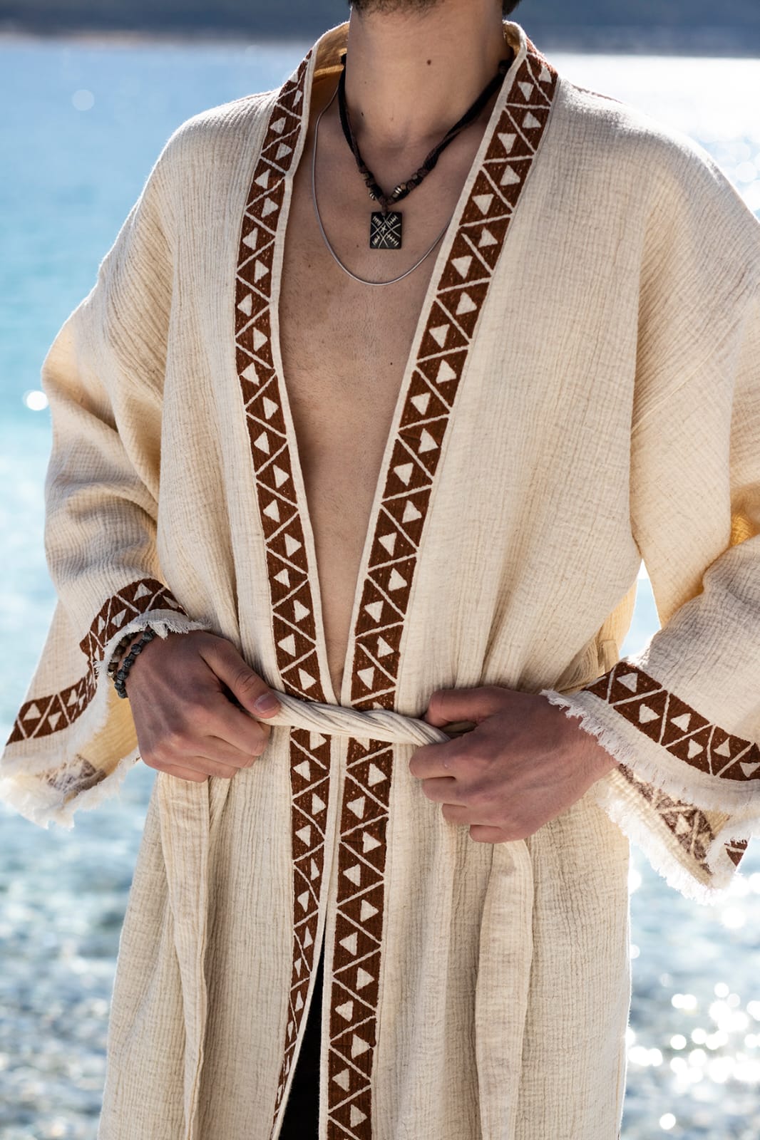 Kimono Homme Ares Écru – Coton & Chanvre | Élégance Naturelle & Artisanat Authentiquee naturelle & artisanat authentique