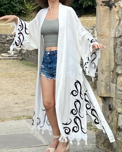 Venusa . Artisan Kimono en coton léger imprimé à la bois – Tenue durable pour la plage et la détente