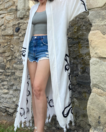 Venusa . Artisan Kimono en coton léger imprimé à la bois – Tenue durable pour la plage et la détente