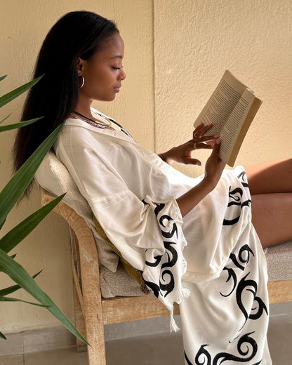 Venusa . Artisan Kimono en coton léger imprimé à la bois – Tenue durable pour la plage et la détente